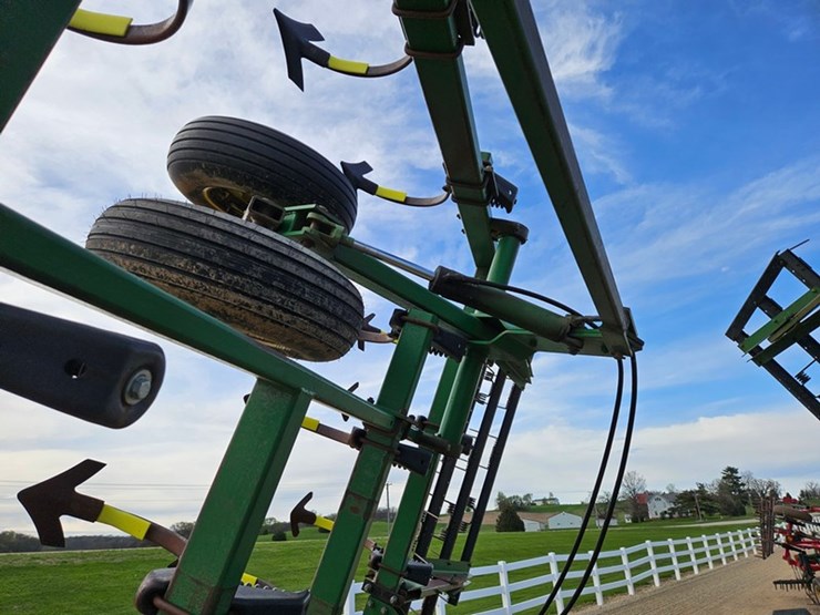 john-deere-28-image-37