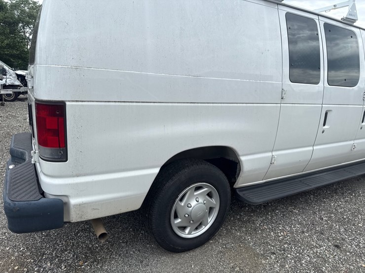 #24-•-2012-ford-van-image-17