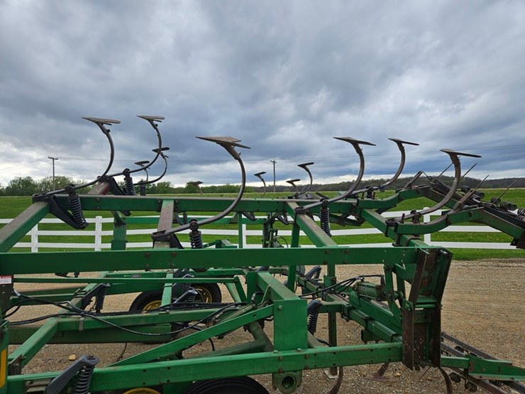 john-deere-16-image-29
