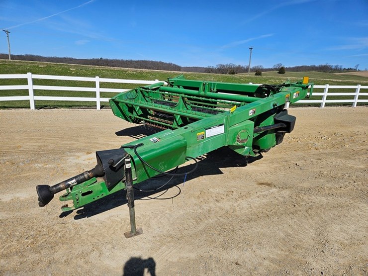 john-deere-820-image-1