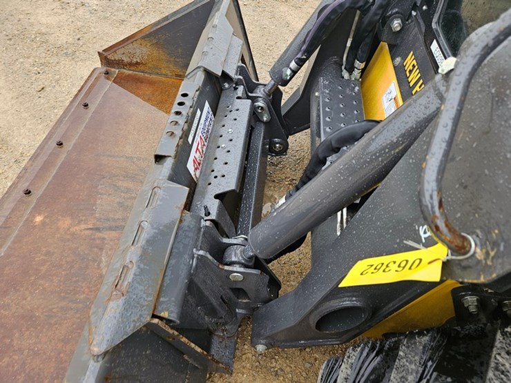 new-holland-l320-image-11