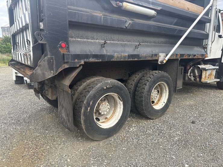 2014-freightliner-114sd-image-26