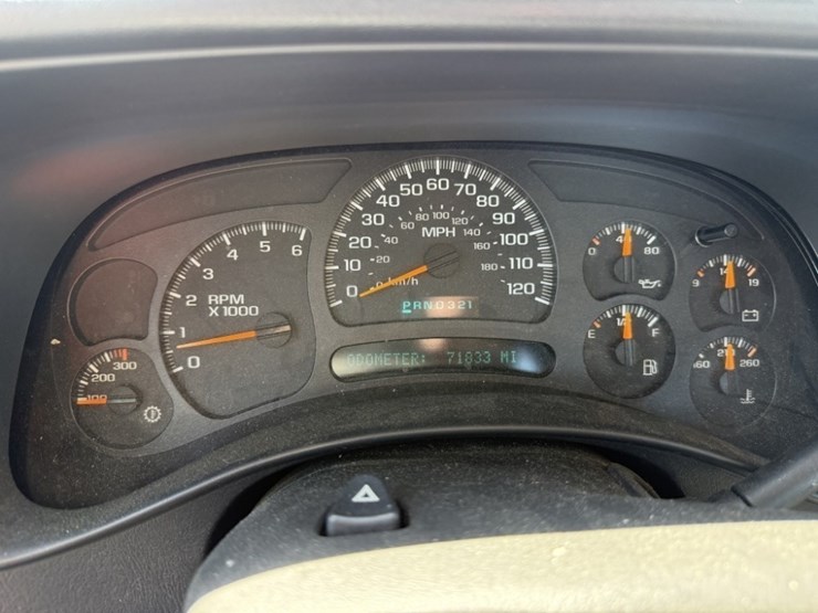 2005-chevrolet-silverado-2500-hd-pickup-image-30