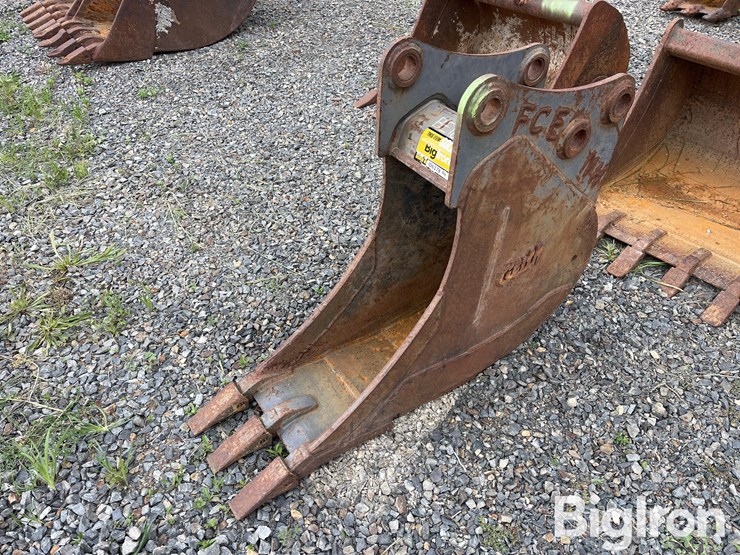 2011-new-holland-lb75-image-1