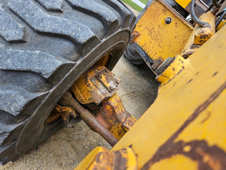 deere-410d-image-33
