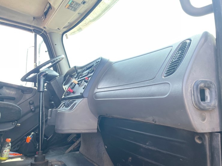 #1328-•-2008-freightliner-dump-truck-(has-mn-title)-image-20