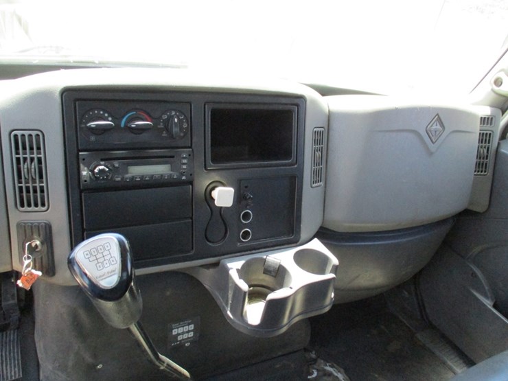 2010-international-durastar-4300-image-9
