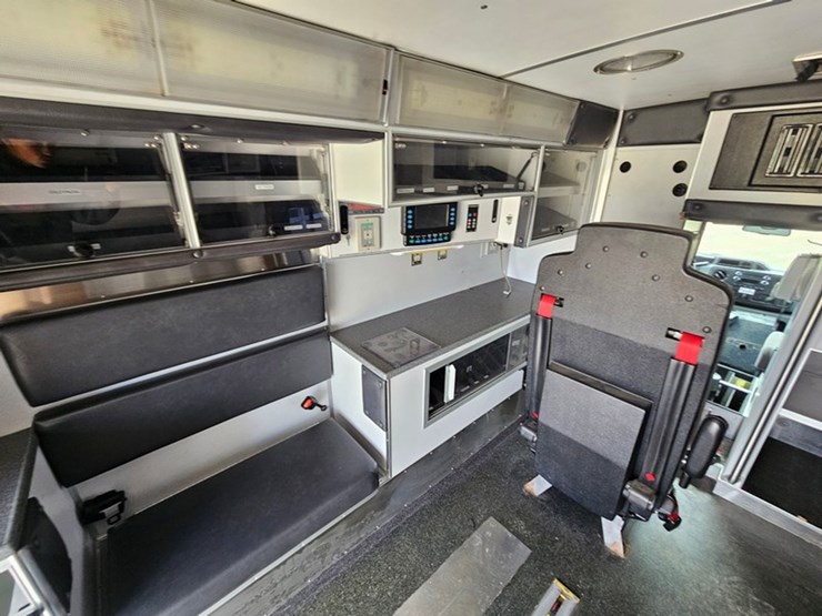 2016-ford-e450-image-28