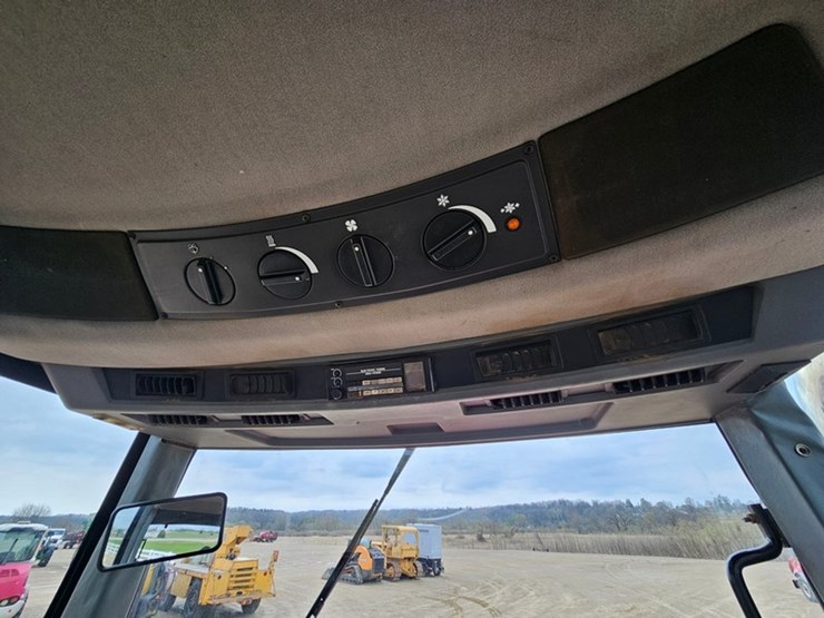 case-ih-7130-image-37