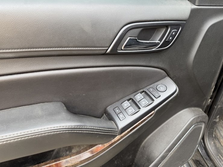 2019-chevrolet-tahoe-image-26