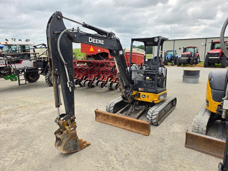2020-deere-35g-image-1