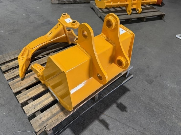 2026-caterpillar-305-image-3