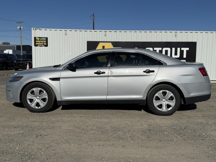 2017-ford-taurus-awd-sedan-image-7