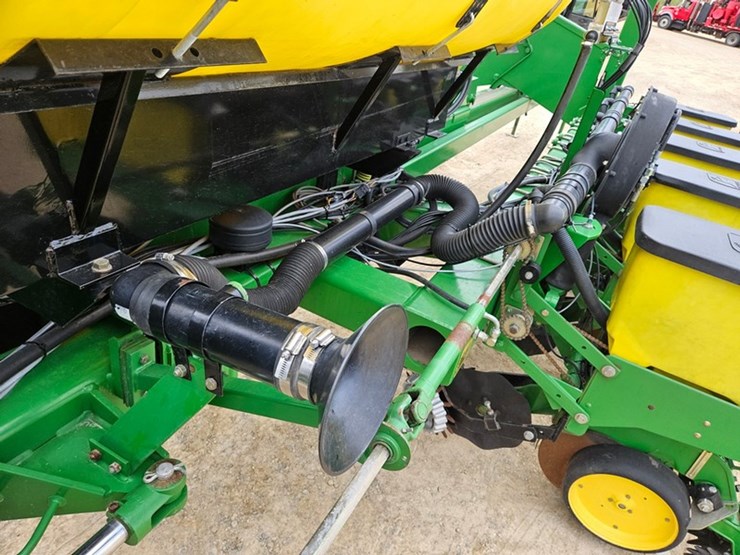 john-deere-7200-image-43