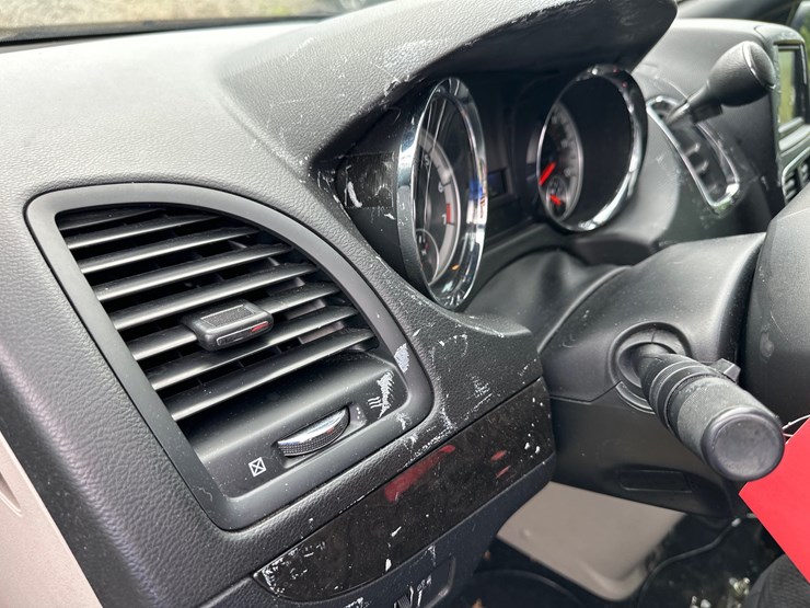 2013-dodge-grand-caravan-image-36