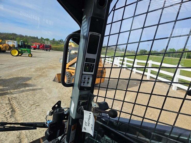 new-holland-l218-image-23