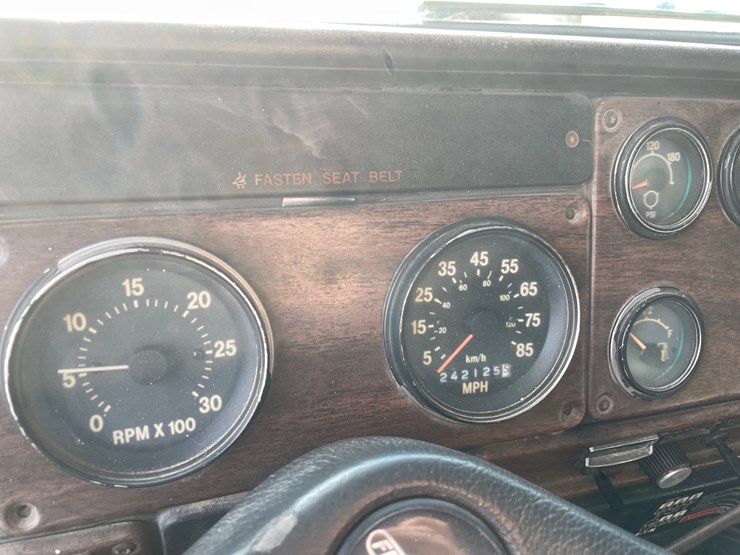 #1332-•-1990-freightliner-dump-truck-(has-mn-title)-image-41