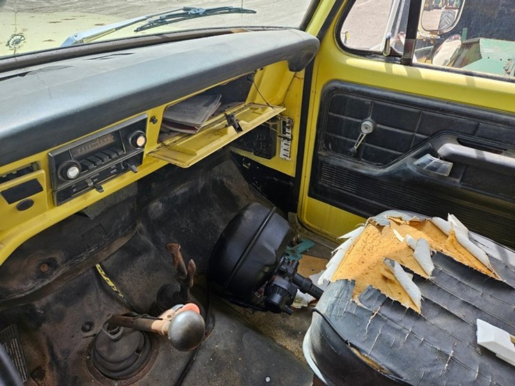 1975-ford-f750-image-64