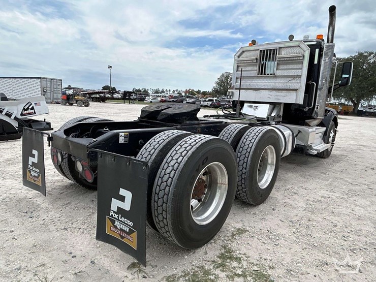 2019-peterbilt-579-image-3