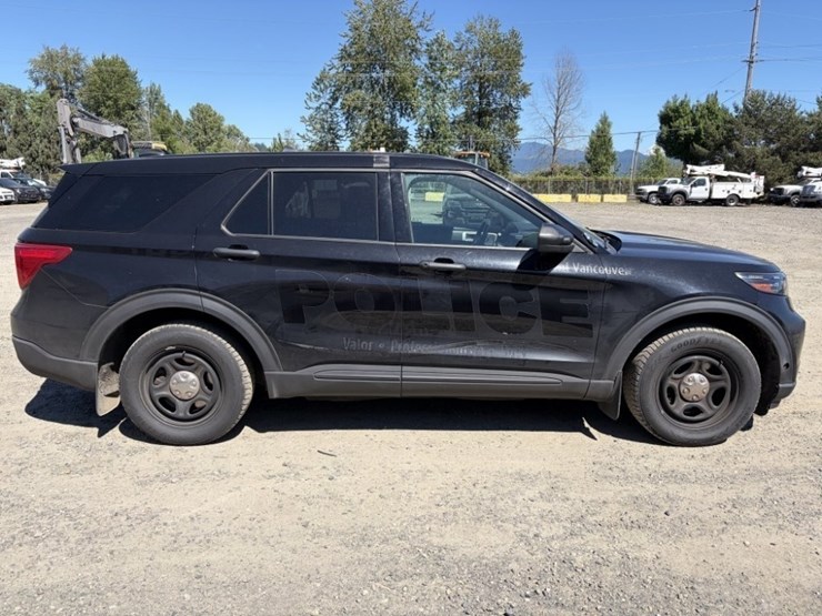 2020-ford-explorer-image-3