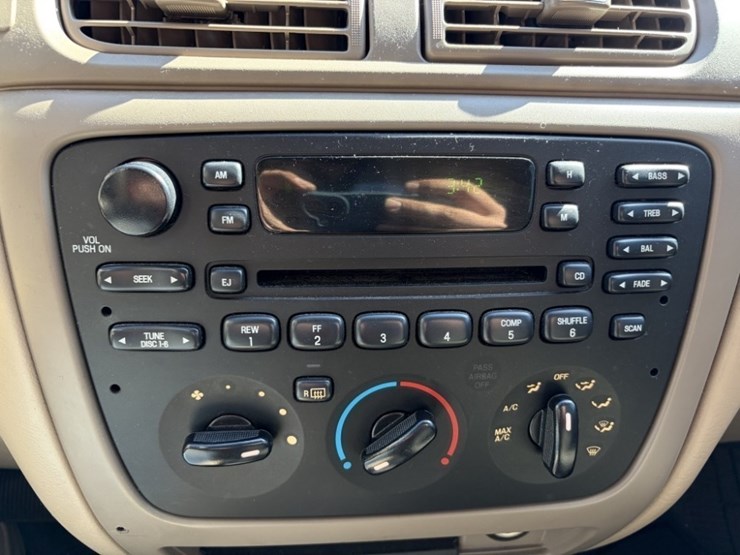 2005-ford-taurus-se-sedan-image-27