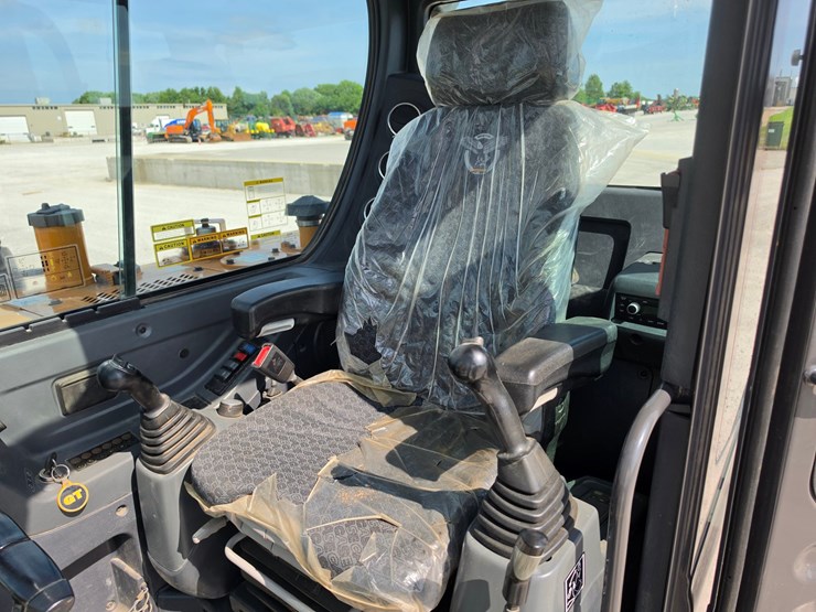 2019-case-cx57c-image-9