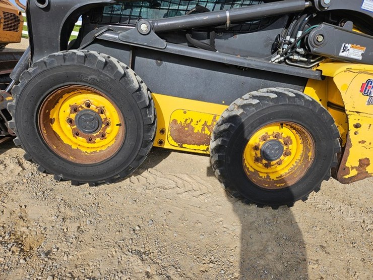 new-holland-l218-image-36