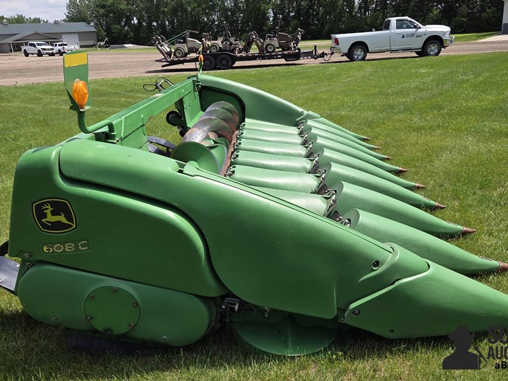 2011-john-deere-608c-image-4
