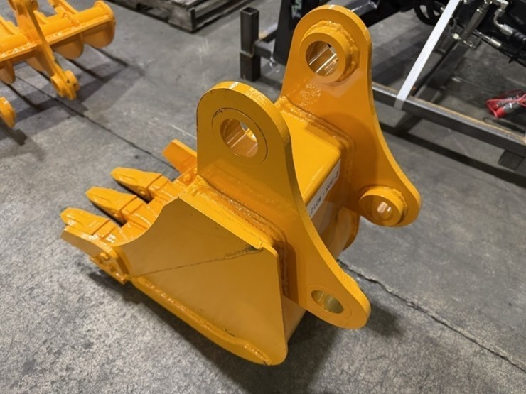 2026-caterpillar-305-image-4