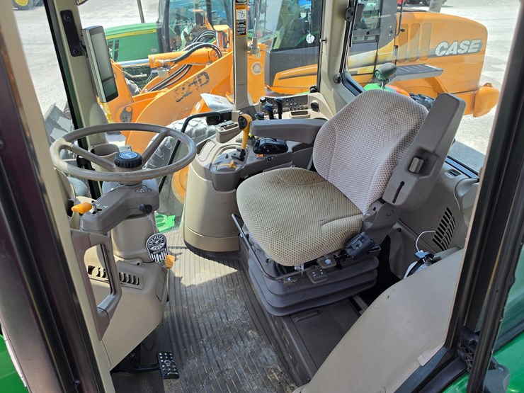 2022-john-deere-6155m-image-13