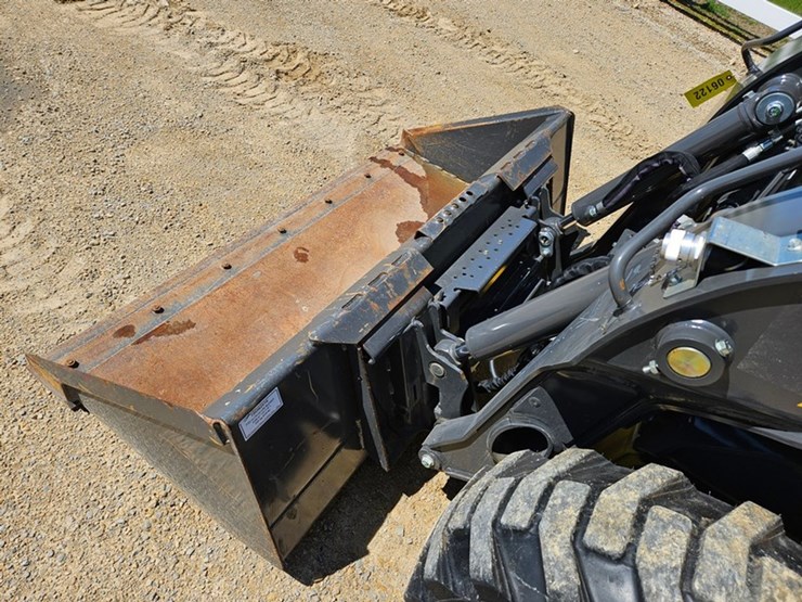 new-holland-l328-image-10