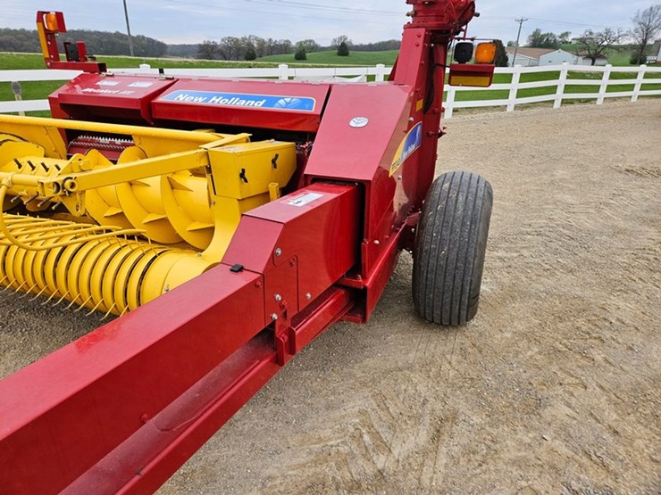 new-holland-fp240-image-11