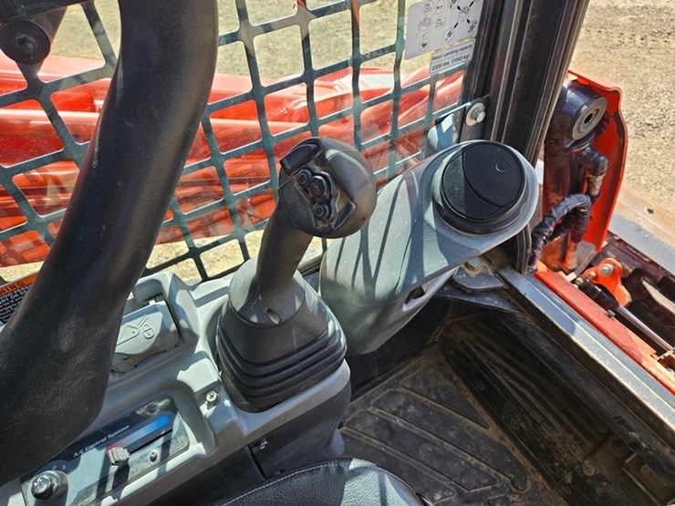 2020-kubota-svl75-2-image-25