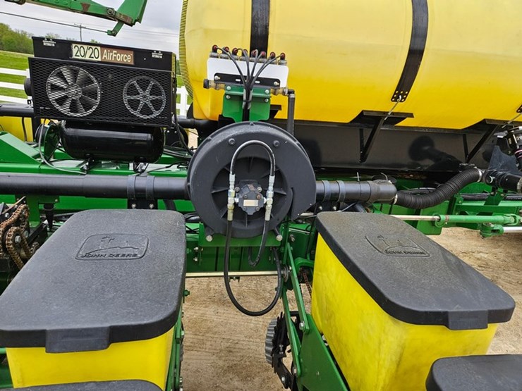 john-deere-7200-image-72