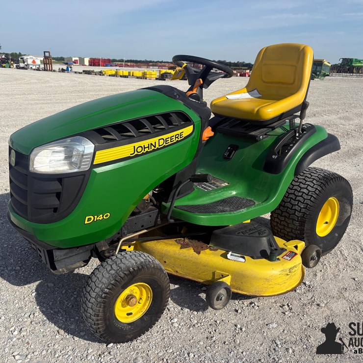 JOHN DEERE D140