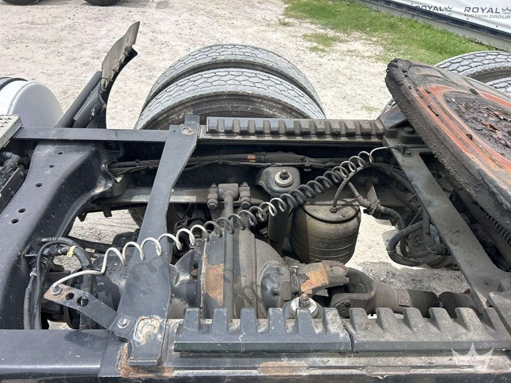 2018-peterbilt-579-image-28