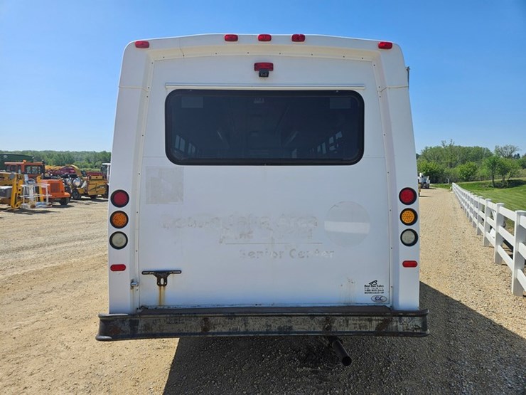2012-ford-e350-image-4