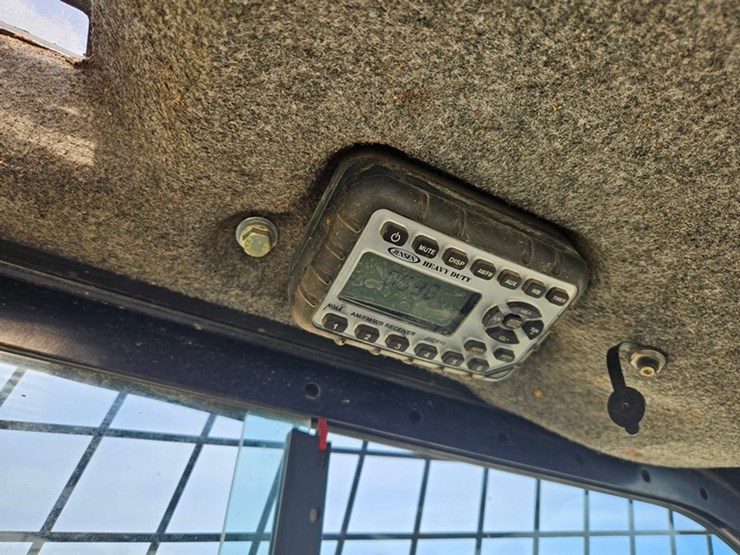 new-holland-l218-image-34