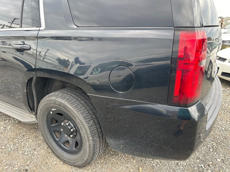 2015-chevrolet-tahoe-image-23