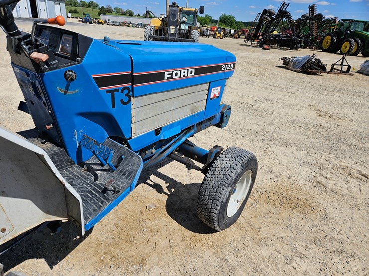 ford-2120-image-21