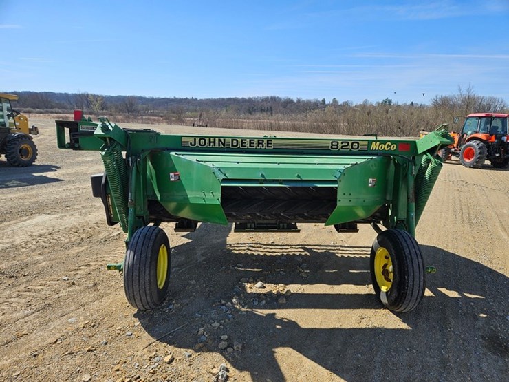 john-deere-820-image-4