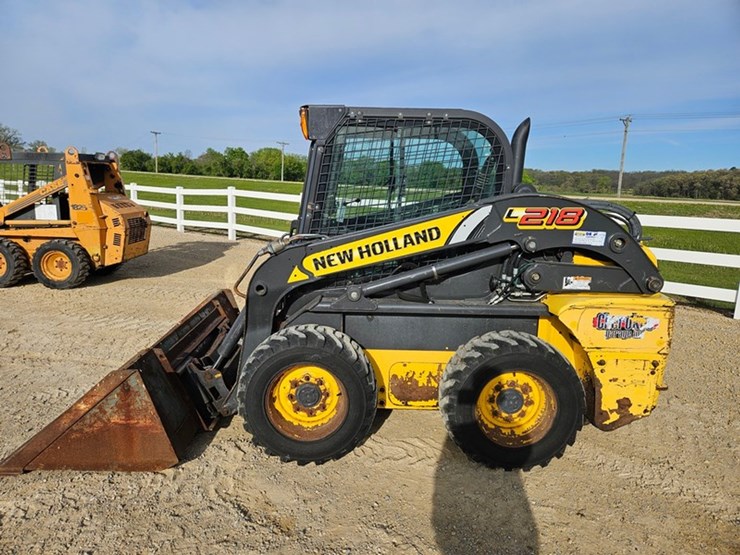 new-holland-l218-image-2