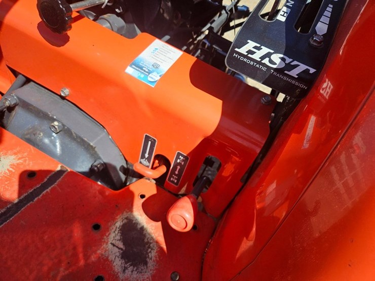 2021-kubota-l4701-image-33
