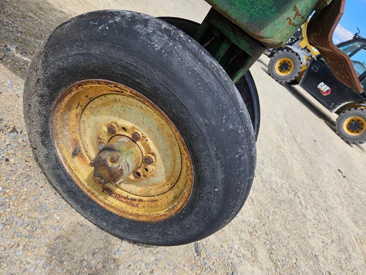 john-deere-70-image-37