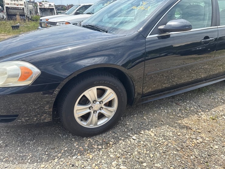 #38-•-2014-chevy-impala-image-5