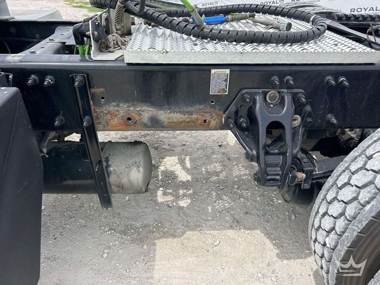 2019-peterbilt-579-image-23