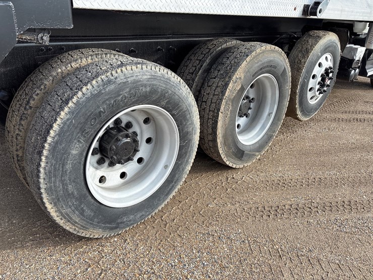2019-mack-granite-104fr-image-23