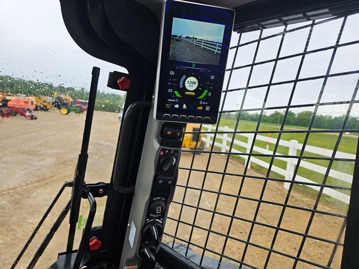 new-holland-l320-image-21