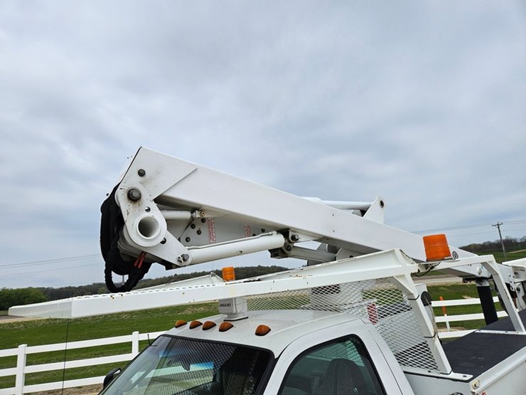 2008-ford-f550-image-11