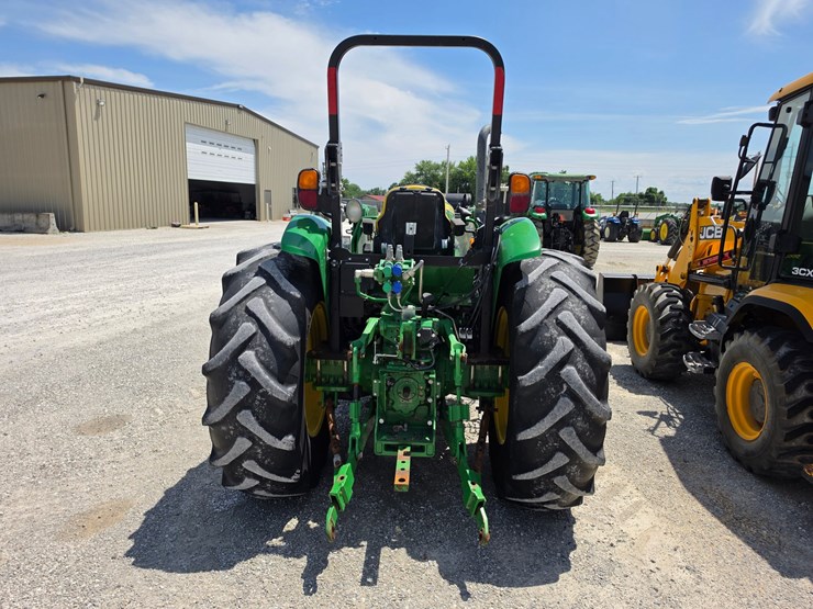 2022-john-deere-5100e-image-15